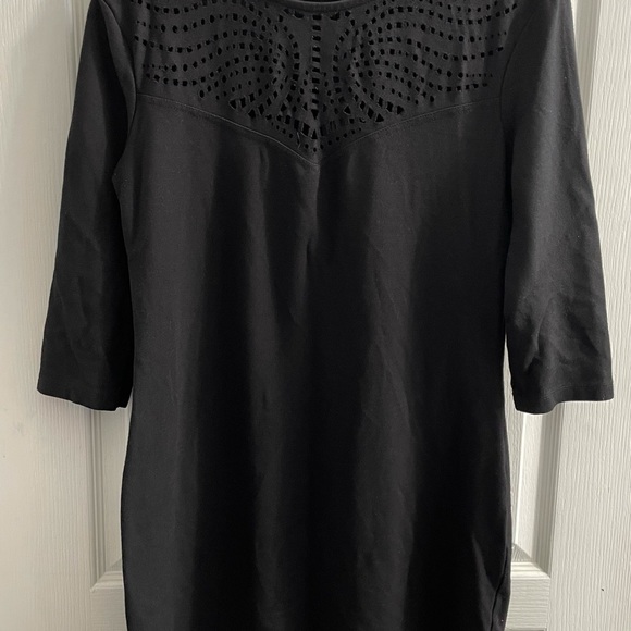 Little Back Dress Flattering Cut Out Design - Picture 3 of 6